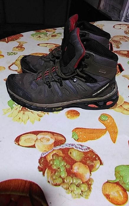 Современные  мужские  ботинки  , Вьетнам.