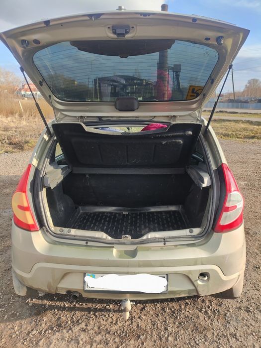 Продаю Рено Сандеро