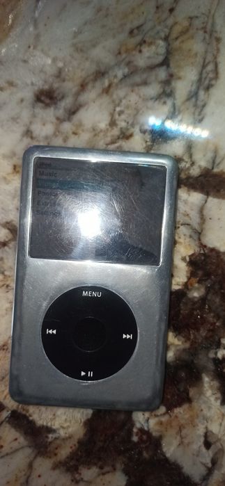 Ipod Classic 80gb с нова батерия + захранващ и видео кабел