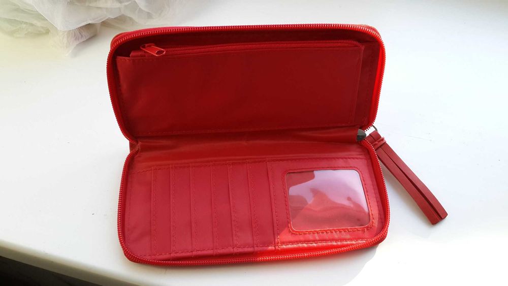 Красный кошелек новый