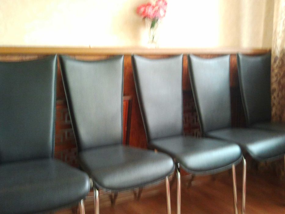 Стол со стульями