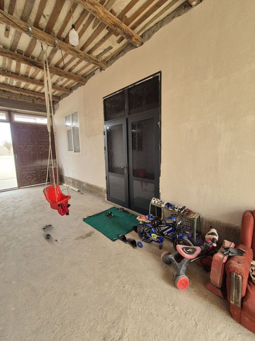 Xovlilik uy 6 sotix 8 honalik 2 dush Termiz Mahallasida