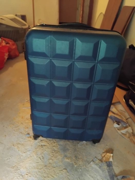 Куфари и сакове от 30 до 40 лв различни модели