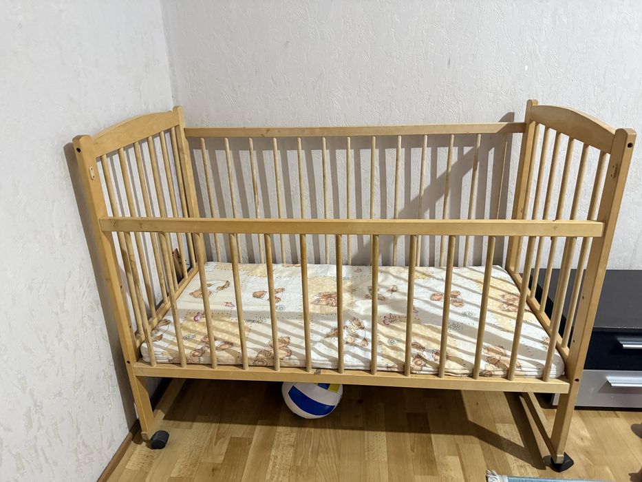 Продам кроватку манеж