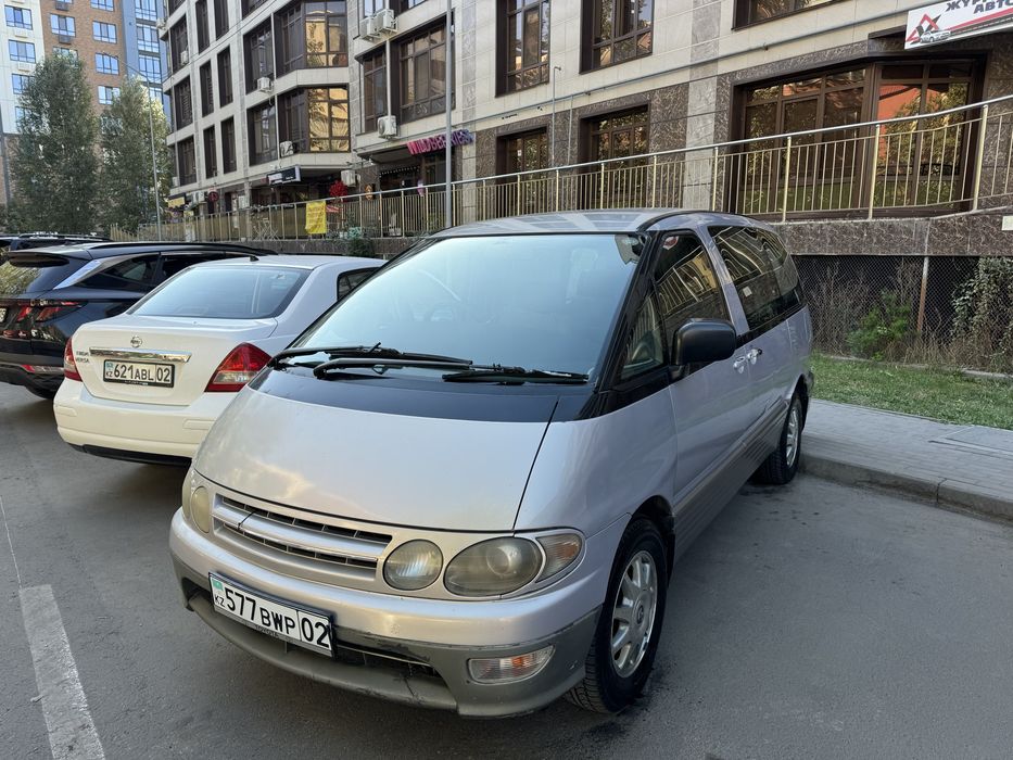 Тойота Люсида Естима