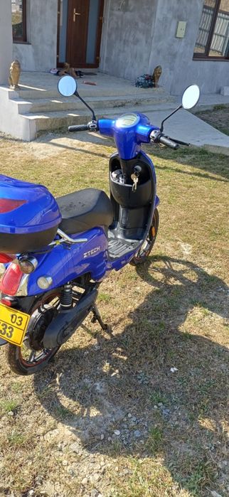 Vând scuter electric, autonomie 45km, viteza maximă 25km/h