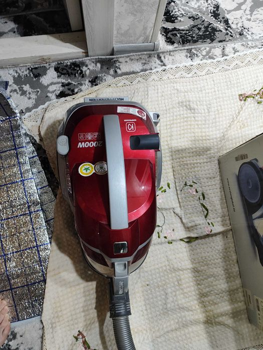 Продаётся пылесос LG.