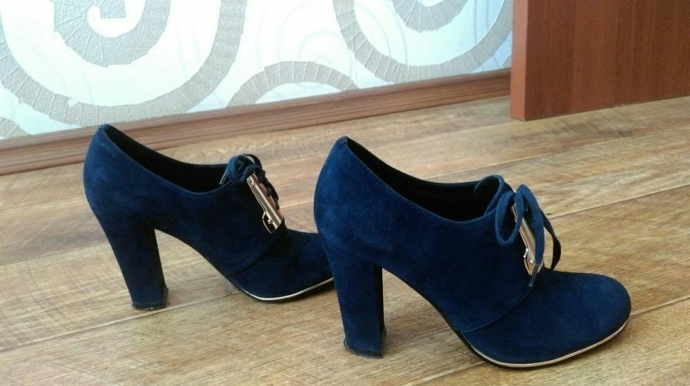 Замшевые ботильоны