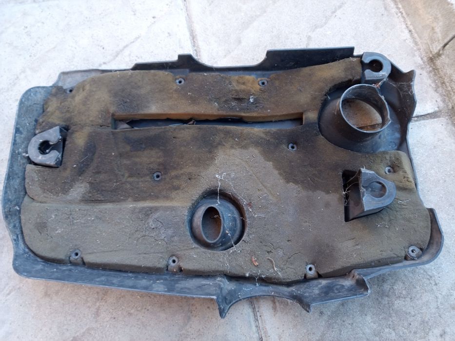 Продавам кора над двигател за Рено