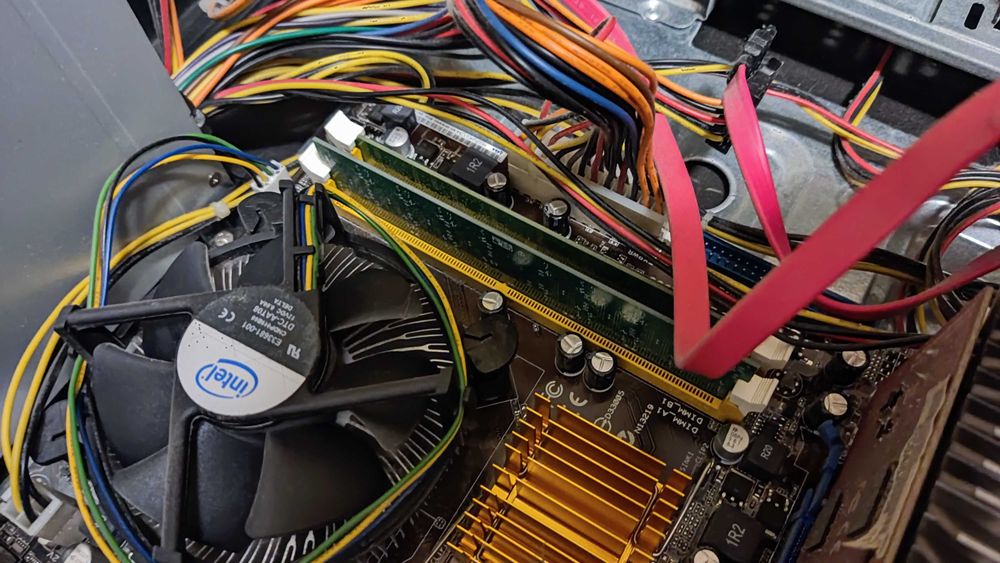 3 компютъра без харддискове - за части