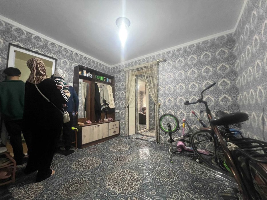 Дружбада катта йулнинг буйида кирпичный 2 хонали квартира сотилади