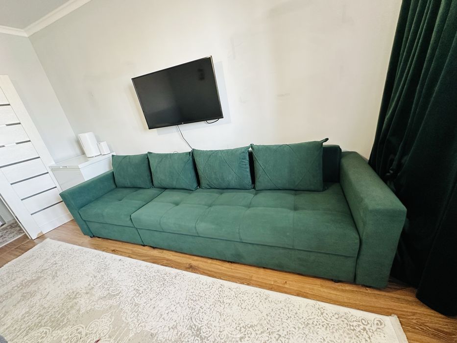 Продам диван 3 метра в очень хорошем состоянии