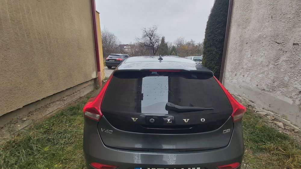 VOLVO V40 an fabricație2014 cu volan pe partea stângă.