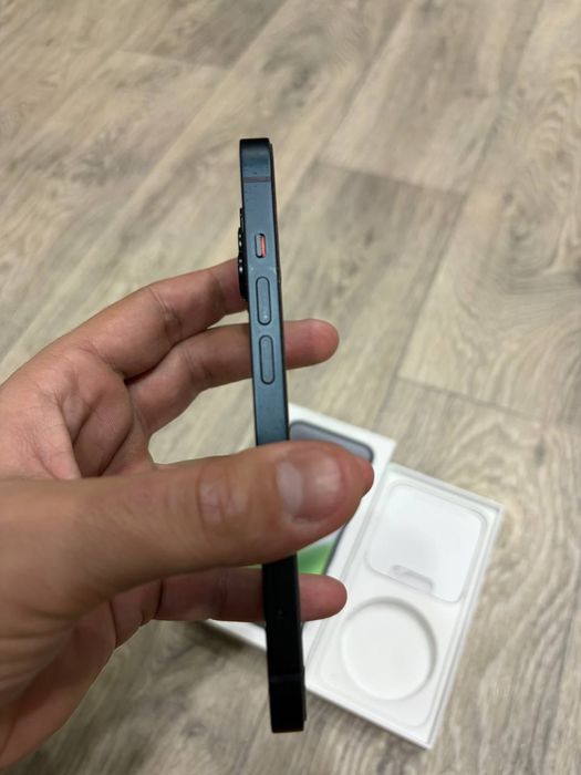 Продам iPhone 14