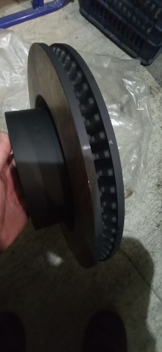 Продам передние тормозные диски