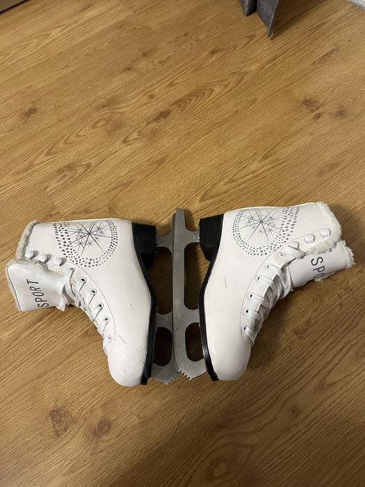 Продам коньки 35 размера