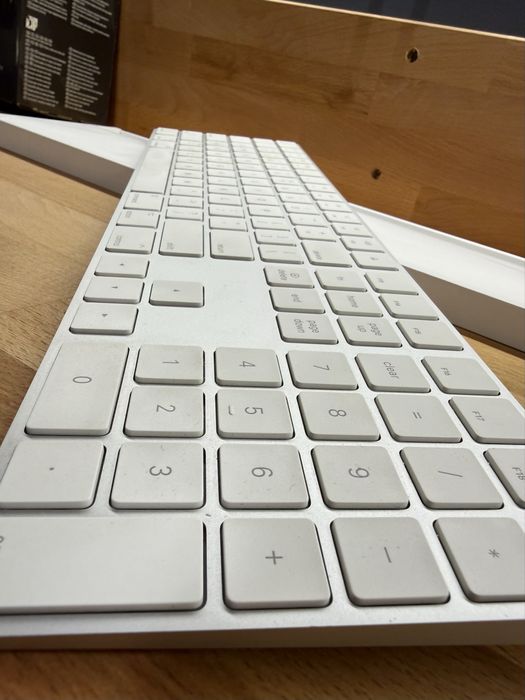 Безжична клавиатура Apple Magic Keyboard с Numeric Pad