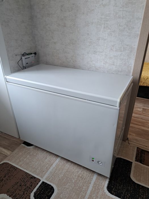 Продам морозильную камеру 240л.