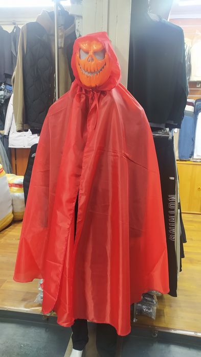 Плащи и маски на Хеллоуин