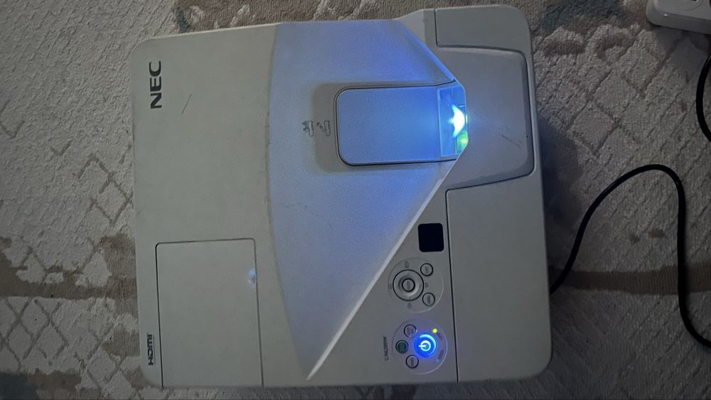 Проектор (короткофокусный)