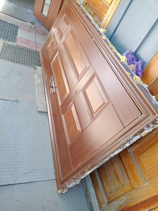 Продам железную дверь