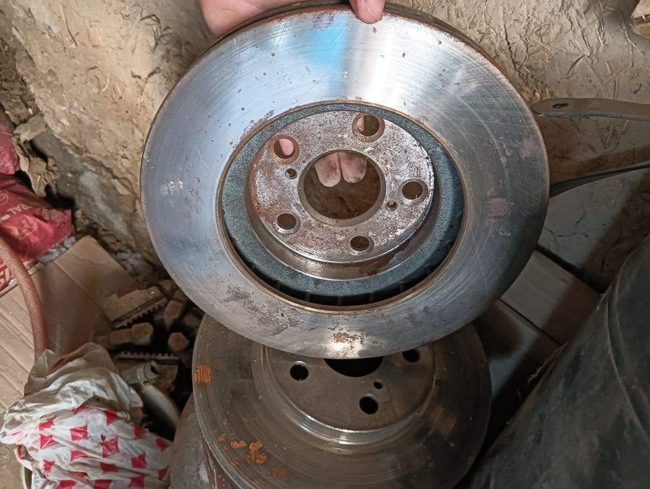 Продам запчасти Карина е