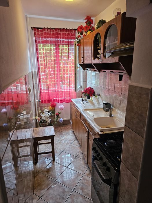 Dau în chirie apartament 2 camere.