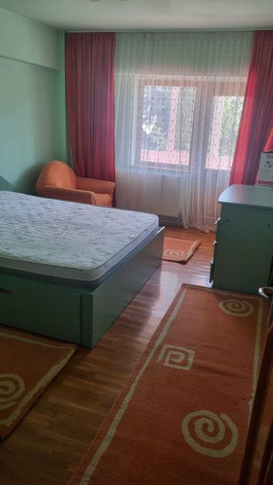 Inchiriere apartament cu 3 camere,2 bai, balcon si parcare, zona Dacia