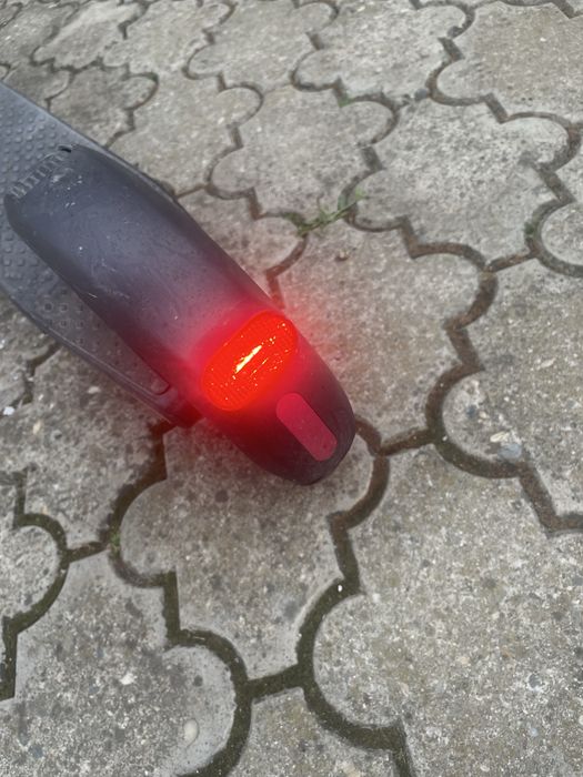 Vând trotineta electrica segway ninebot e25e