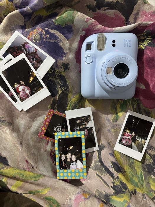 Продаю Instax mini 12
