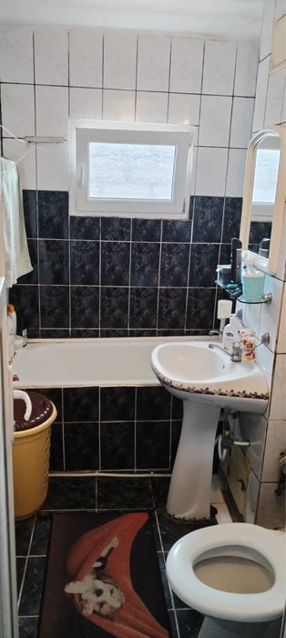 Vand apartament cu 2 camere, zona 9mai