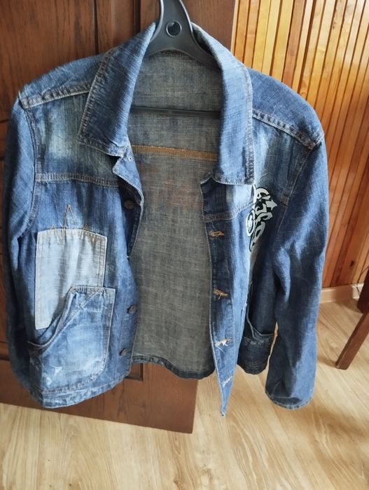 Продам джинсовую куртку