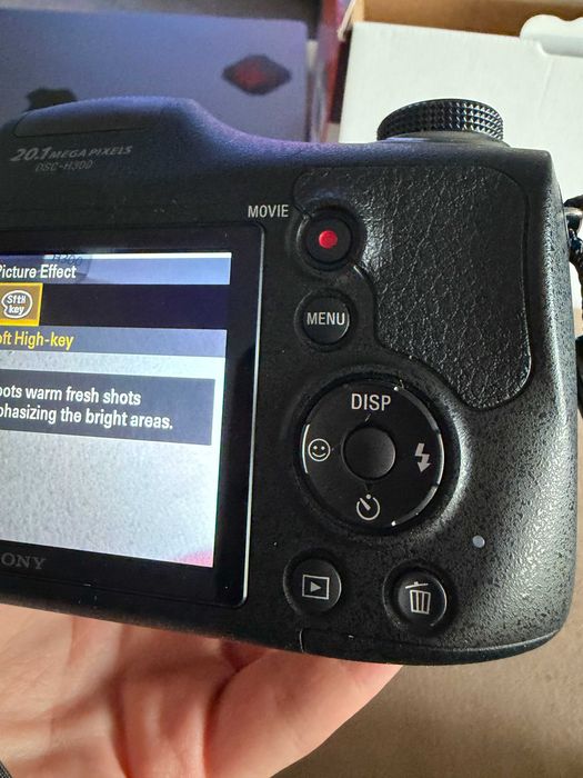 Sony H300 нов фотоапарат с 20 мегапиксела с 35 оптичен зуум
