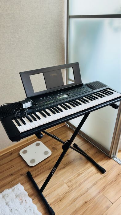 Синтезатор Yamaha PSR-E283 + стойка в подарок