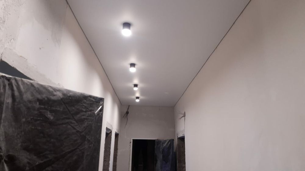 Современные натяжные потолки под ключ