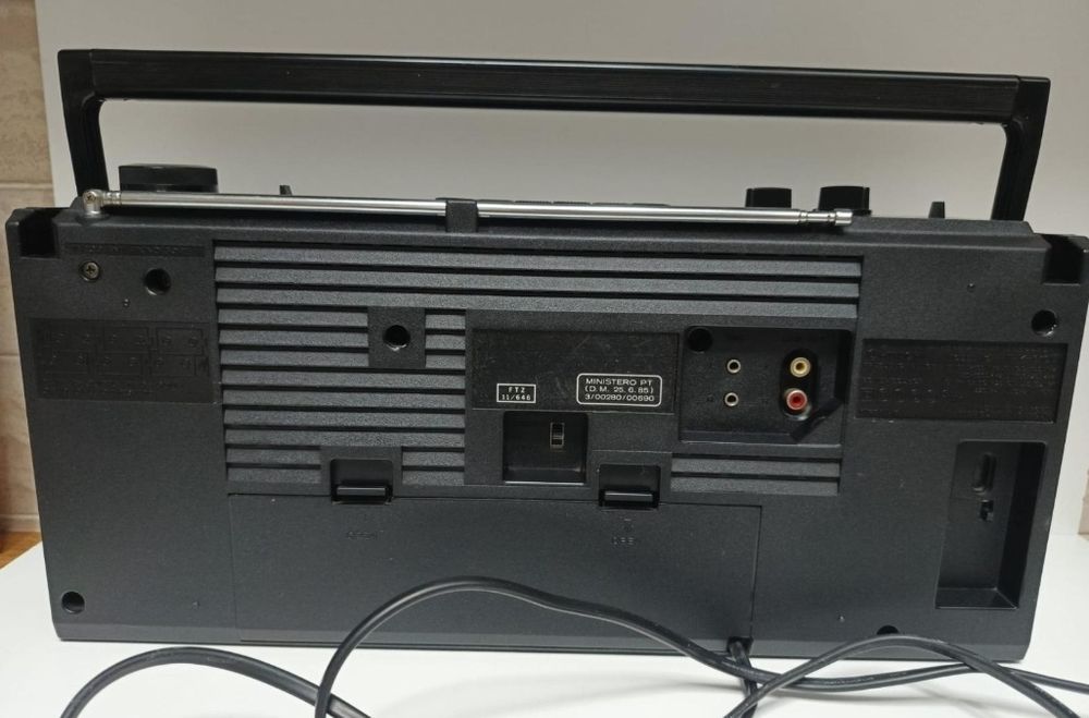 Radiocasetofon Sharp/Hitachi