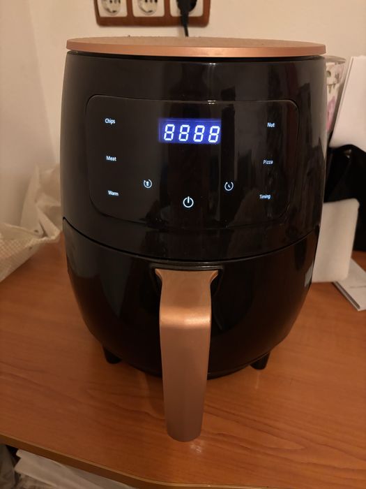 Vand Air fryer,capacitate 6L. Este ca nou folosit de 2 ori.