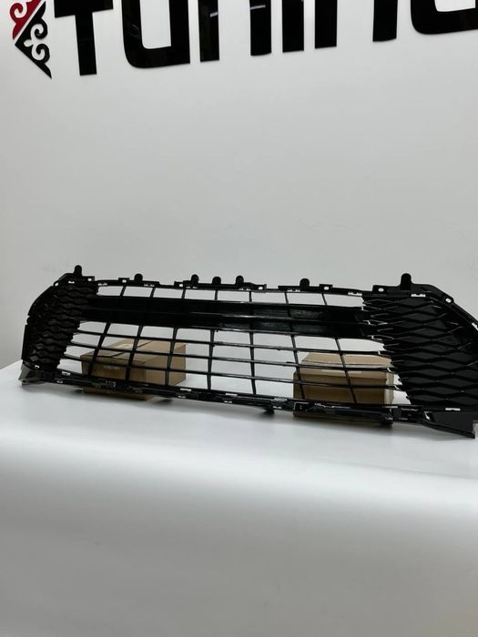 Решетка бампера Toyota Camry 80