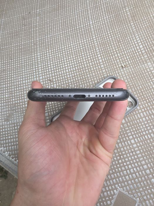 Iphone 11 в хорошем состоянии