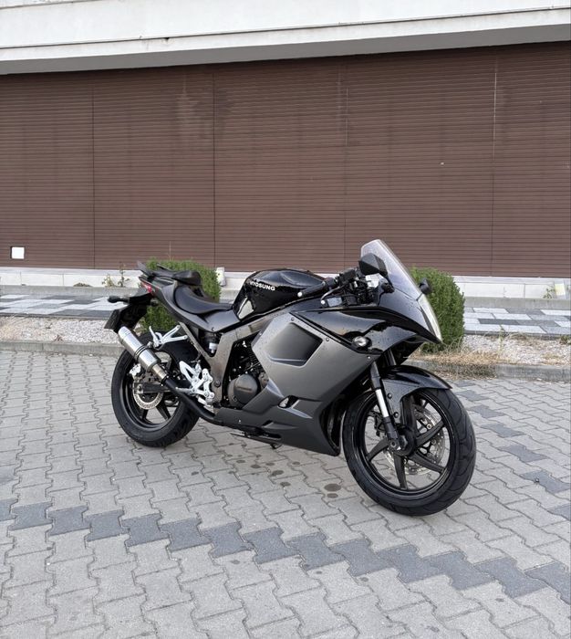 Hyosung GT 125 R