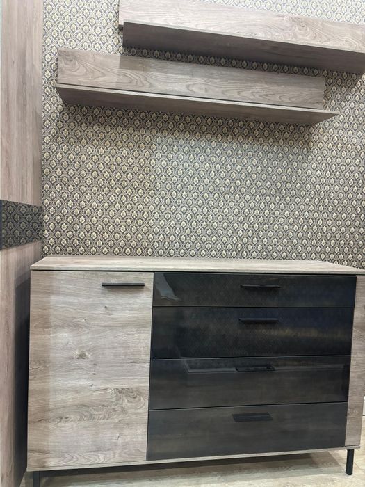 Продам комод с полками