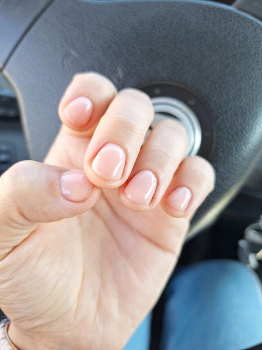 Manichiura si pedichiura semipermanenta