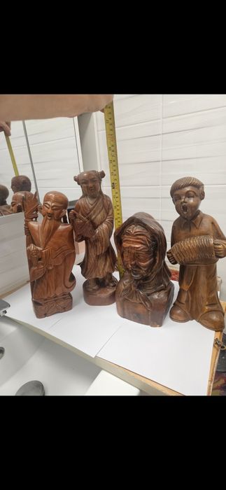 Statuete sculptate în lemn