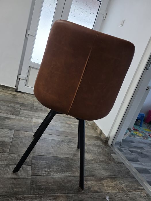 Scaune de piele rotative