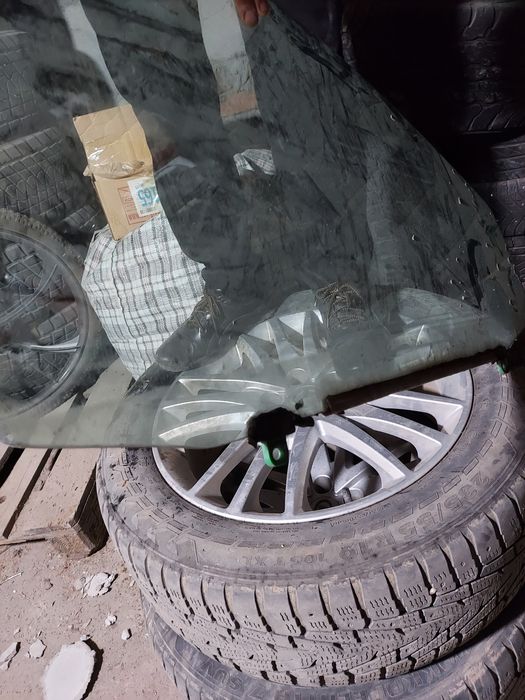 Продам стекло на LEXUS RX 350