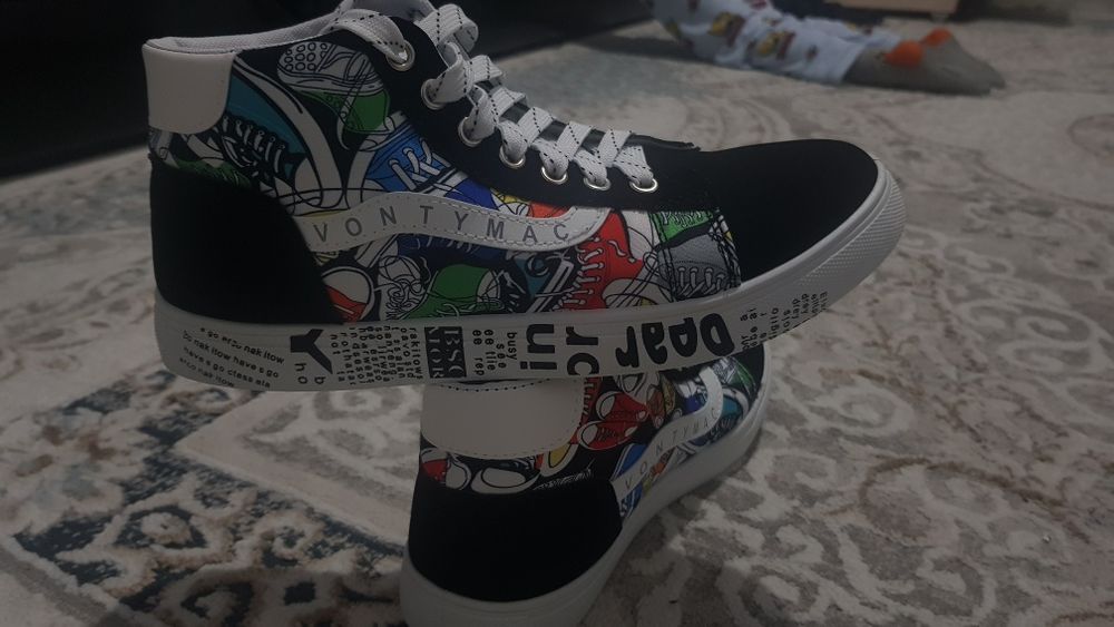 Кроссовки молодёжные