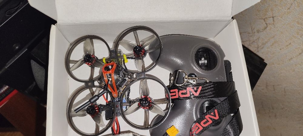 FPV квадракоптер mobula8