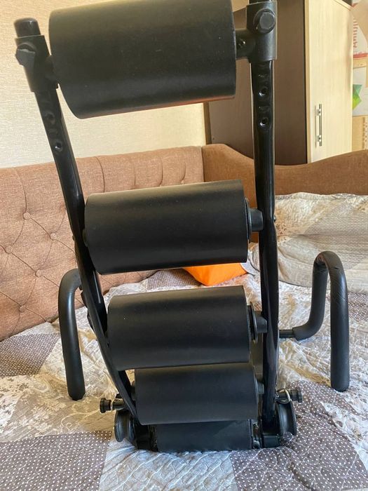 Тренажерное кресло   для укрепления мышц пресса и спины