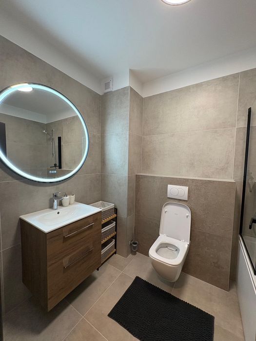 Inchiriez apartament central, parcare inclusa