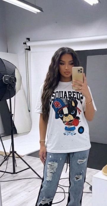 Tricou Dsquared alb 
Marimi L XL XXL 
Preț 175 lei